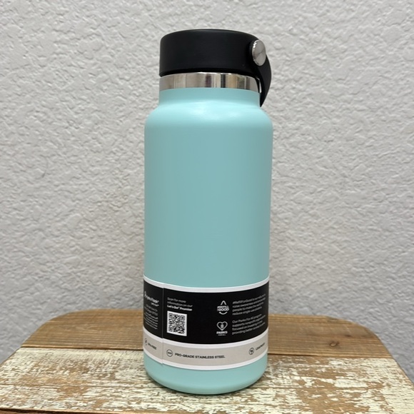 Hydro Flask 32 oz Wide Mouth Water Bottle in Dew - Picture 3 of 4
